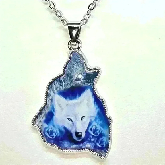 NWOT Exquisite Wolf Head Necklace - Picture 1 of 3
